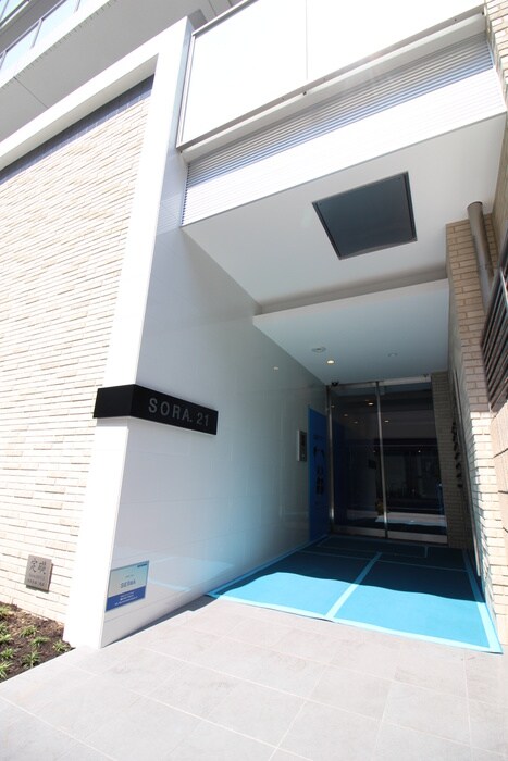 物件外観写真3　(エントランス部分)