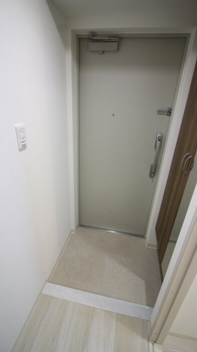 物件内観写真18　(玄関)