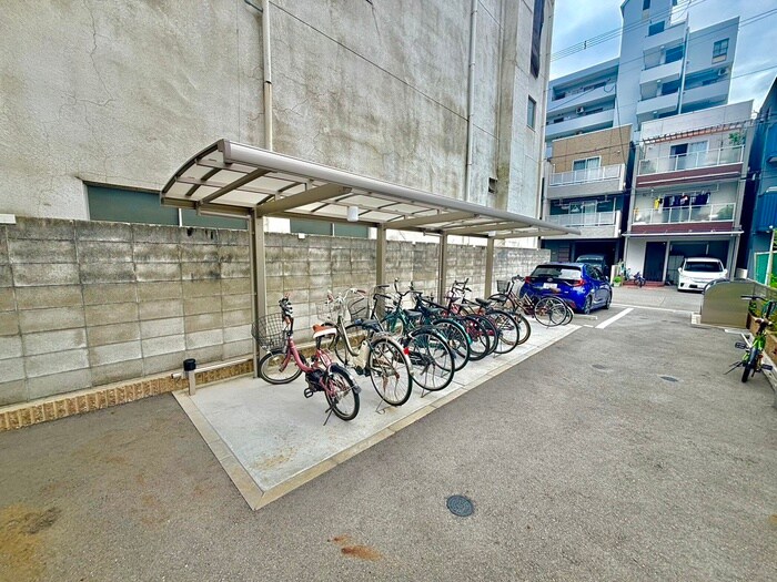 物件外観写真4　(駐輪場)