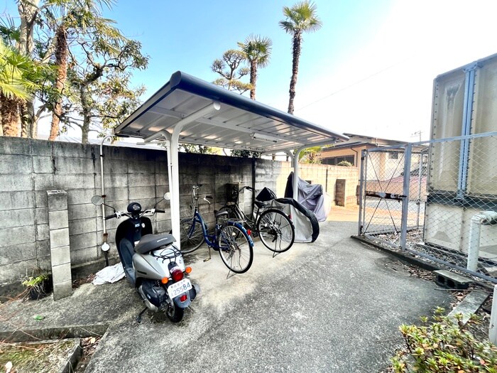物件外観写真2　(駐輪場)