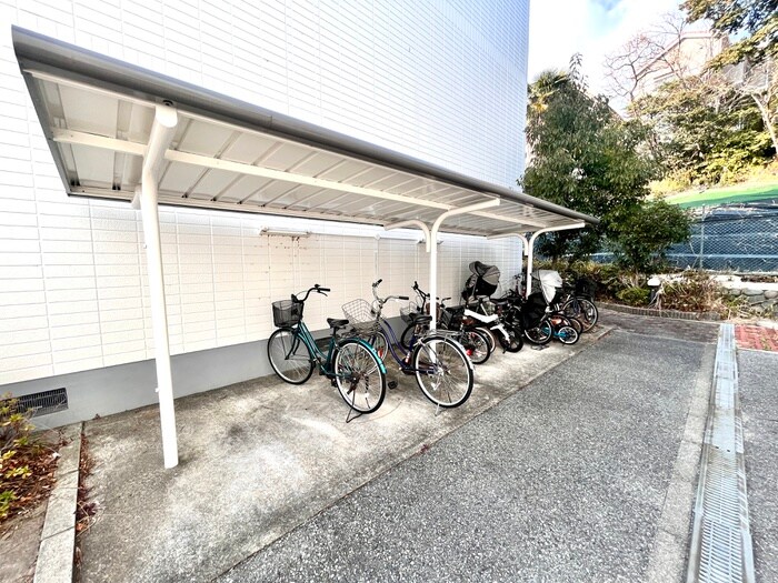 物件外観写真5　(駐輪場)