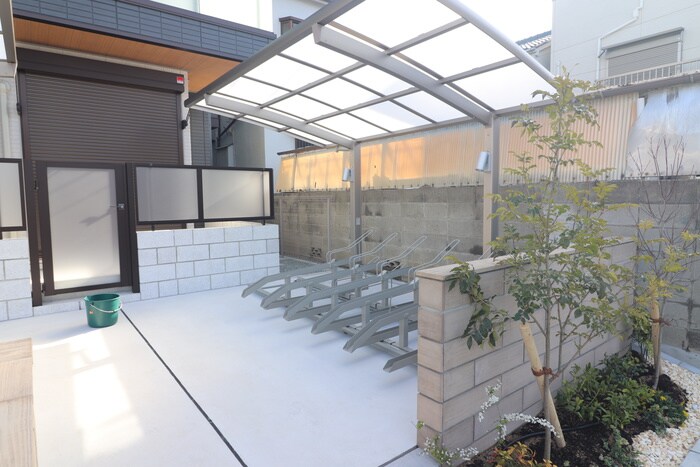 物件外観写真4　(駐輪場)