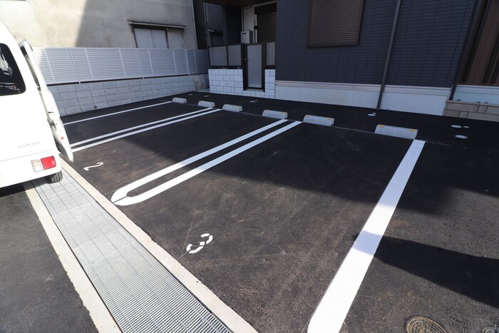 物件外観写真5　(駐車場)