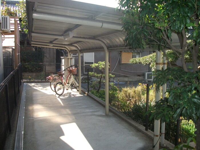 物件外観写真2　(駐輪場)
