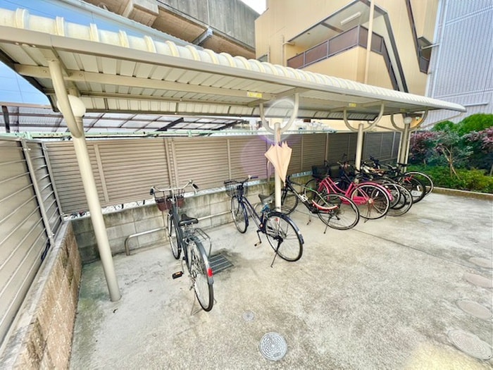物件外観写真4　(駐輪場)