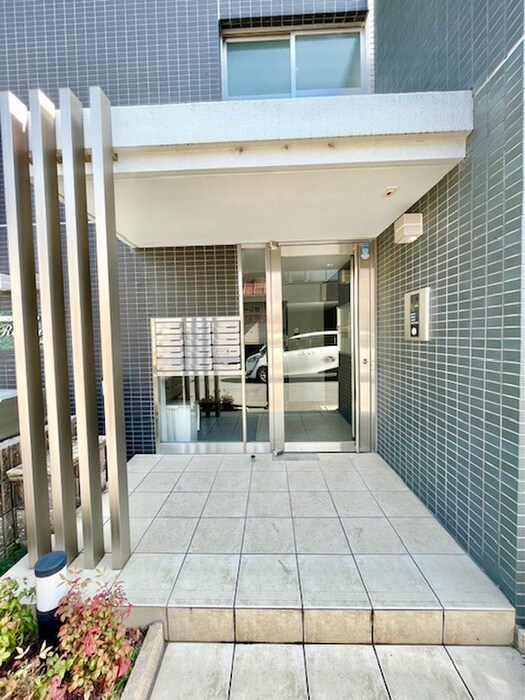 物件外観写真5　(エントランス部分)