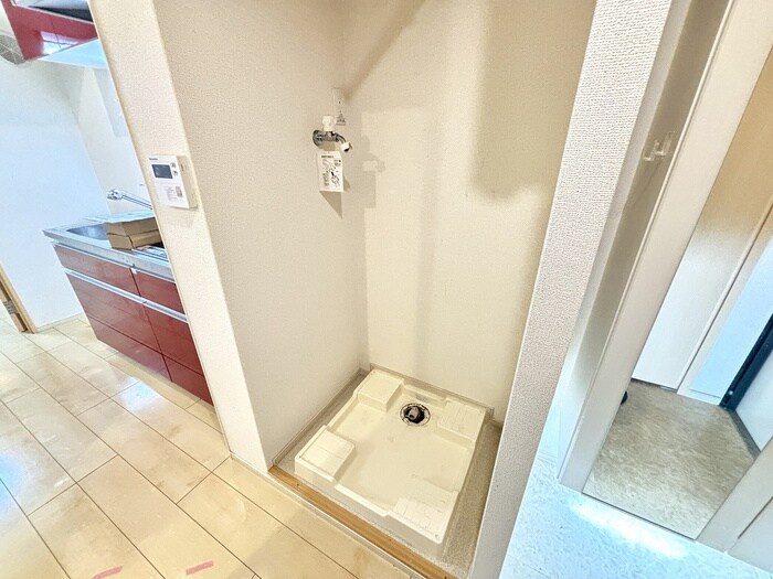 物件内観写真11　(洗濯機置場)