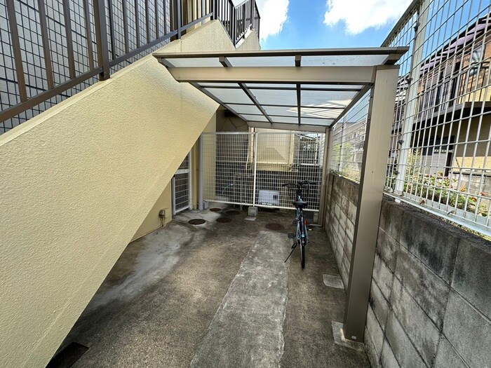 物件外観写真4　(駐輪場)