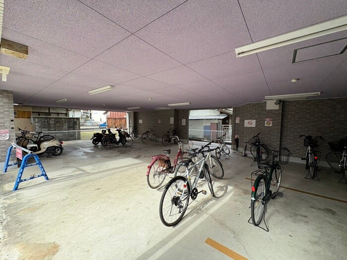 物件外観写真6　(駐輪場)