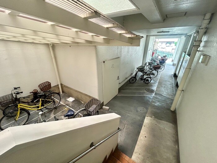 物件外観写真4　(駐輪場)