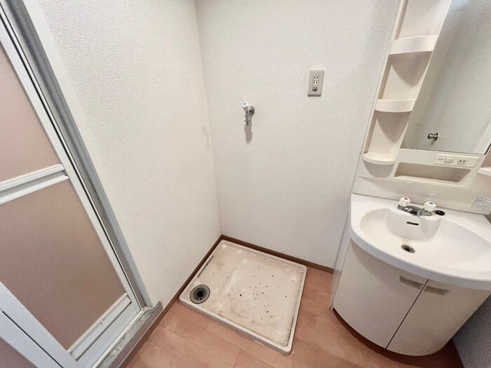 物件内観写真12　(洗濯機置場)