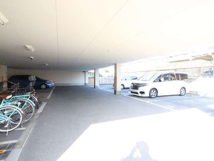 物件外観写真3　(駐車場)