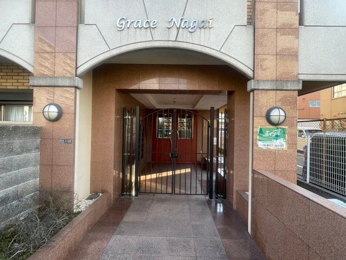 物件外観写真2　(エントランス部分)