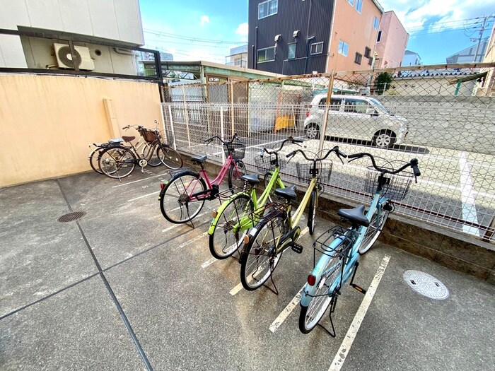 物件外観写真5　(駐輪場)
