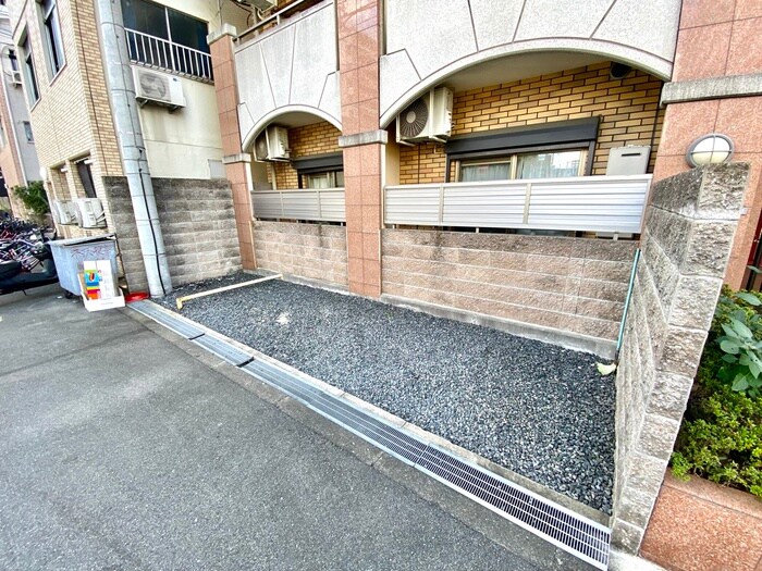 物件外観写真6　(駐車場)