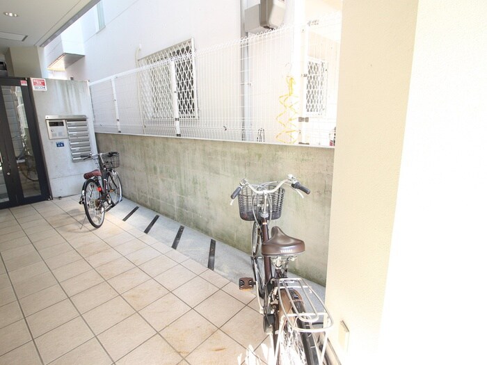 物件外観写真2　(駐輪場)