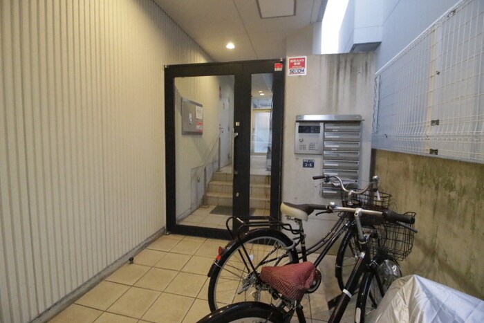 物件外観写真4　(エントランス部分)