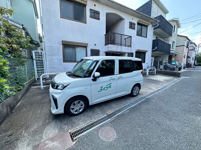 物件外観写真3　(駐車場)