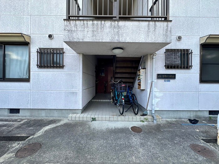 物件外観写真5　(エントランス部分)