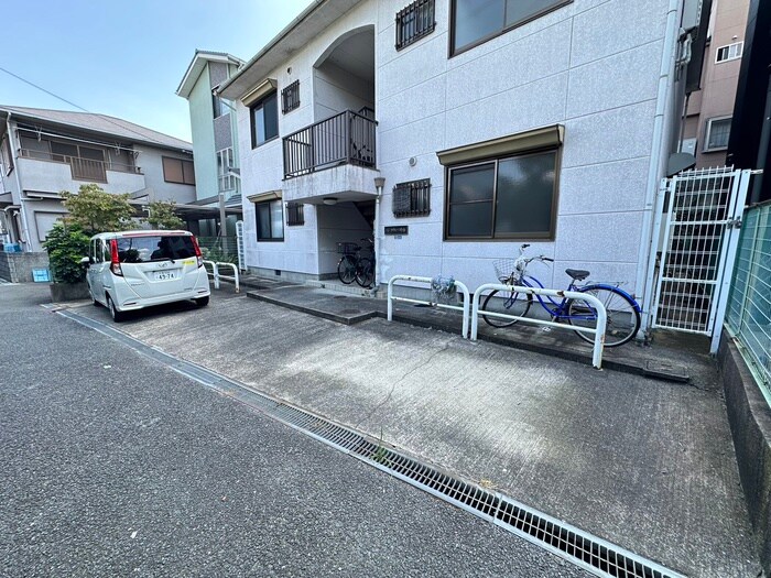 物件外観写真6　(駐輪場)