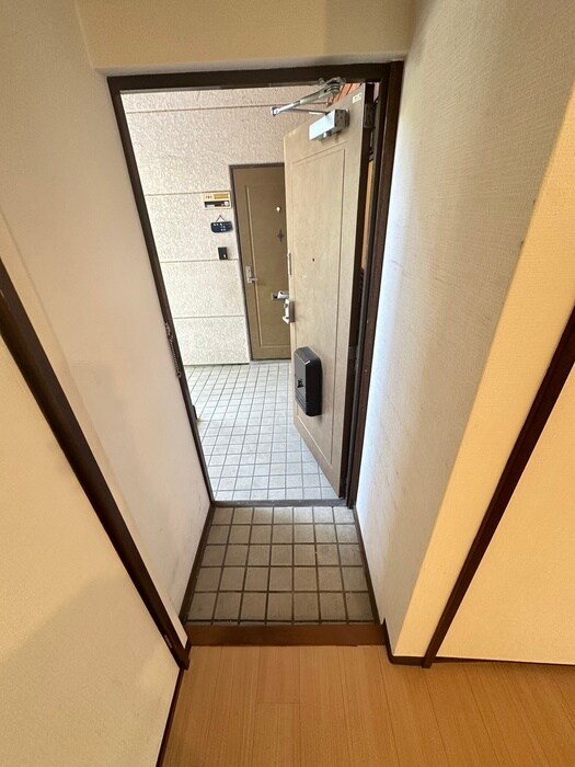 物件内観写真13　(玄関)