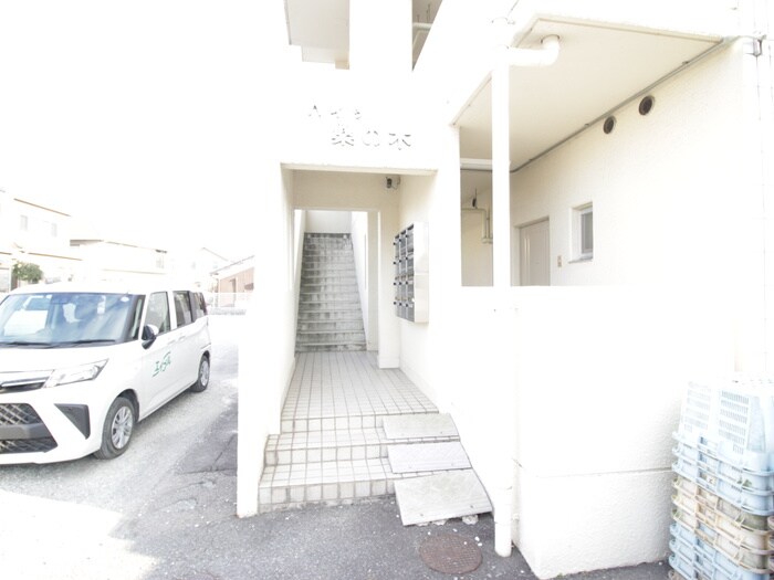 物件外観写真4　(エントランス部分)