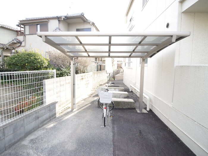 物件外観写真5　(駐輪場)