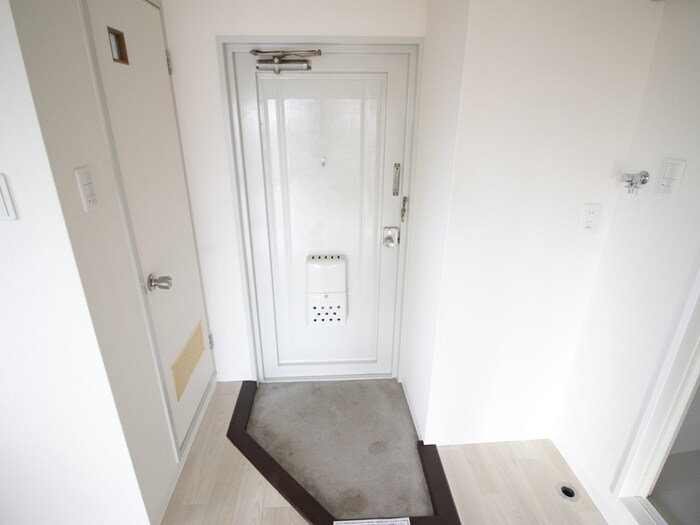 物件内観写真17　(玄関)