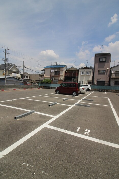 物件外観写真3　(駐車場)
