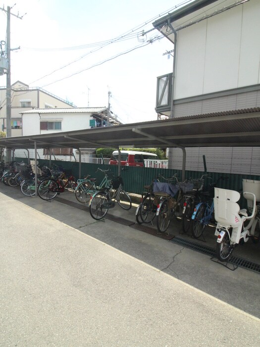 物件外観写真4　(駐輪場)