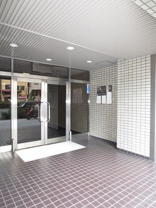 物件外観写真3　(エントランス部分)