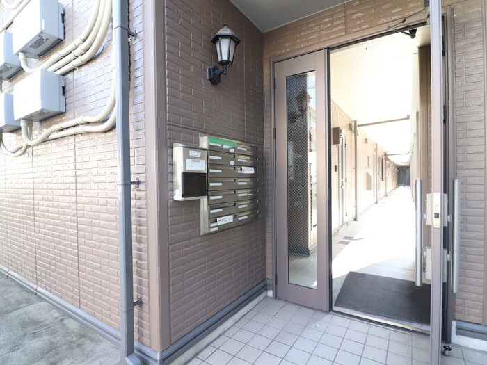 物件外観写真4　(エントランス部分)