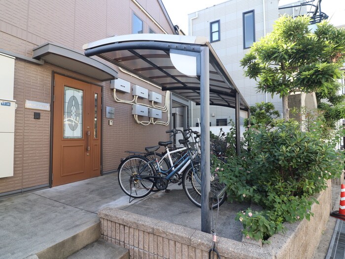 物件外観写真5　(駐輪場)