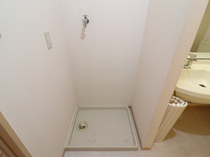 物件内観写真15　(洗濯機置場)