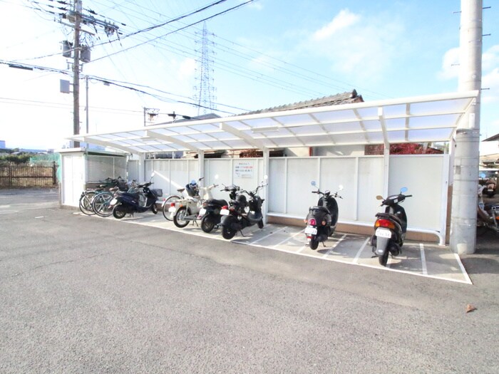 物件外観写真3　(駐輪場)