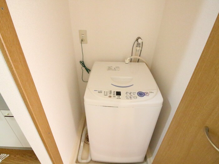 物件内観写真9　(洗濯機置場)