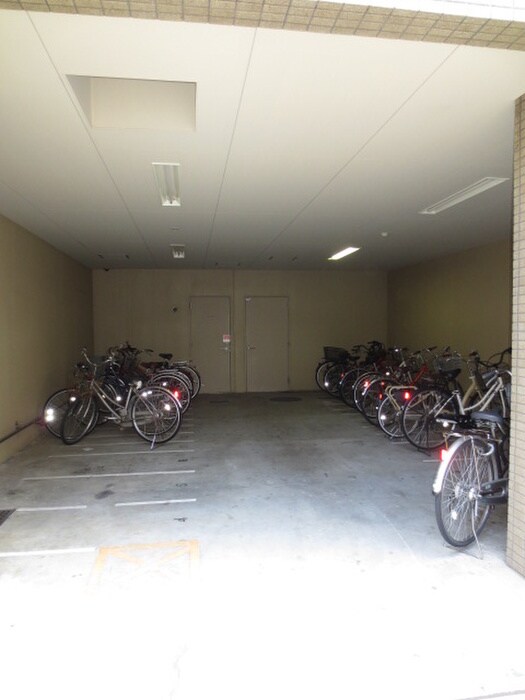 物件外観写真4　(駐輪場)