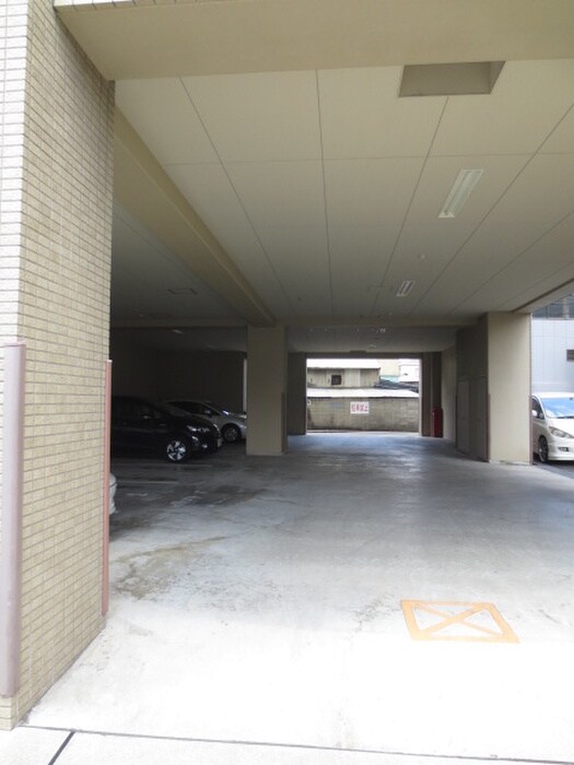 物件外観写真5　(駐車場)