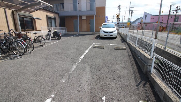 物件外観写真4　(駐車場)