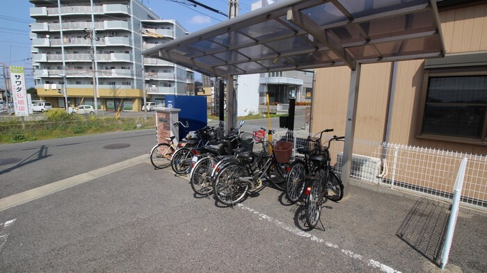物件外観写真5　(駐輪場)