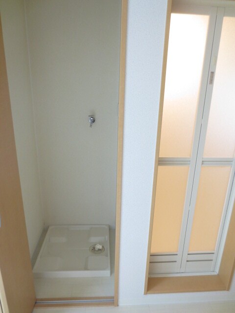 物件内観写真10　(洗濯機置場)