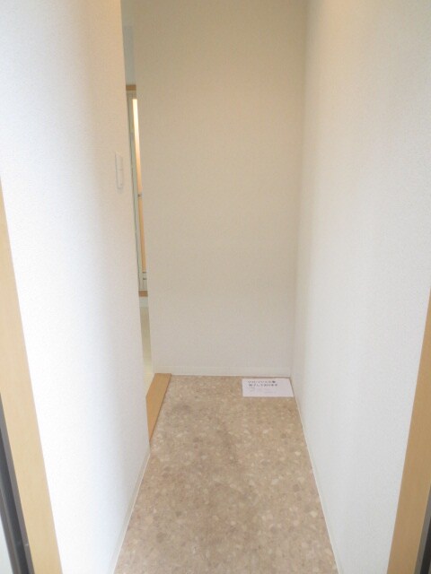物件内観写真13　(玄関)