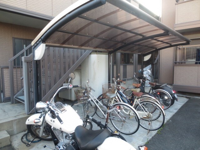 物件外観写真2　(駐輪場)