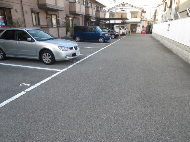 物件外観写真3　(駐車場)