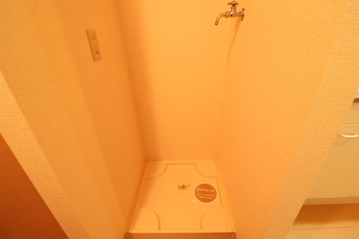 物件内観写真12　(洗濯機置場)