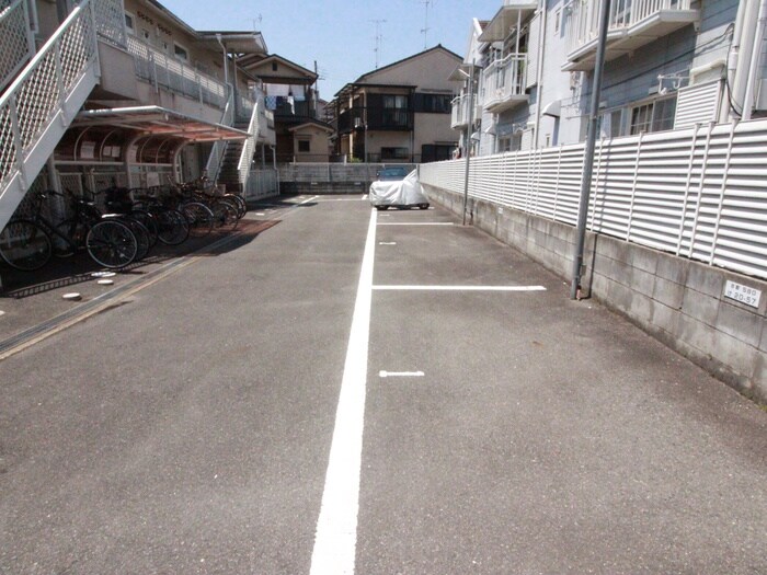 物件外観写真2　(駐車場)