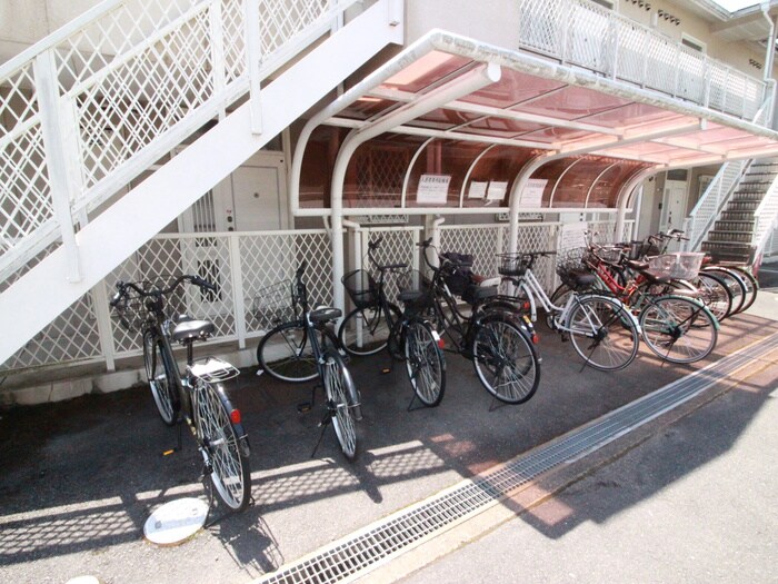 物件外観写真3　(駐輪場)