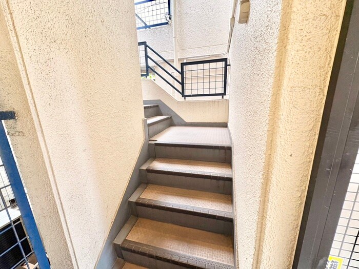 物件外観写真4　(エントランス部分)