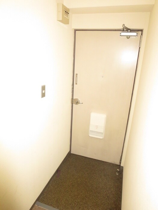 物件内観写真12　(玄関)