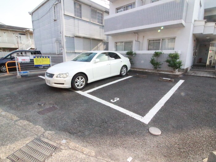 物件外観写真2　(駐車場)
